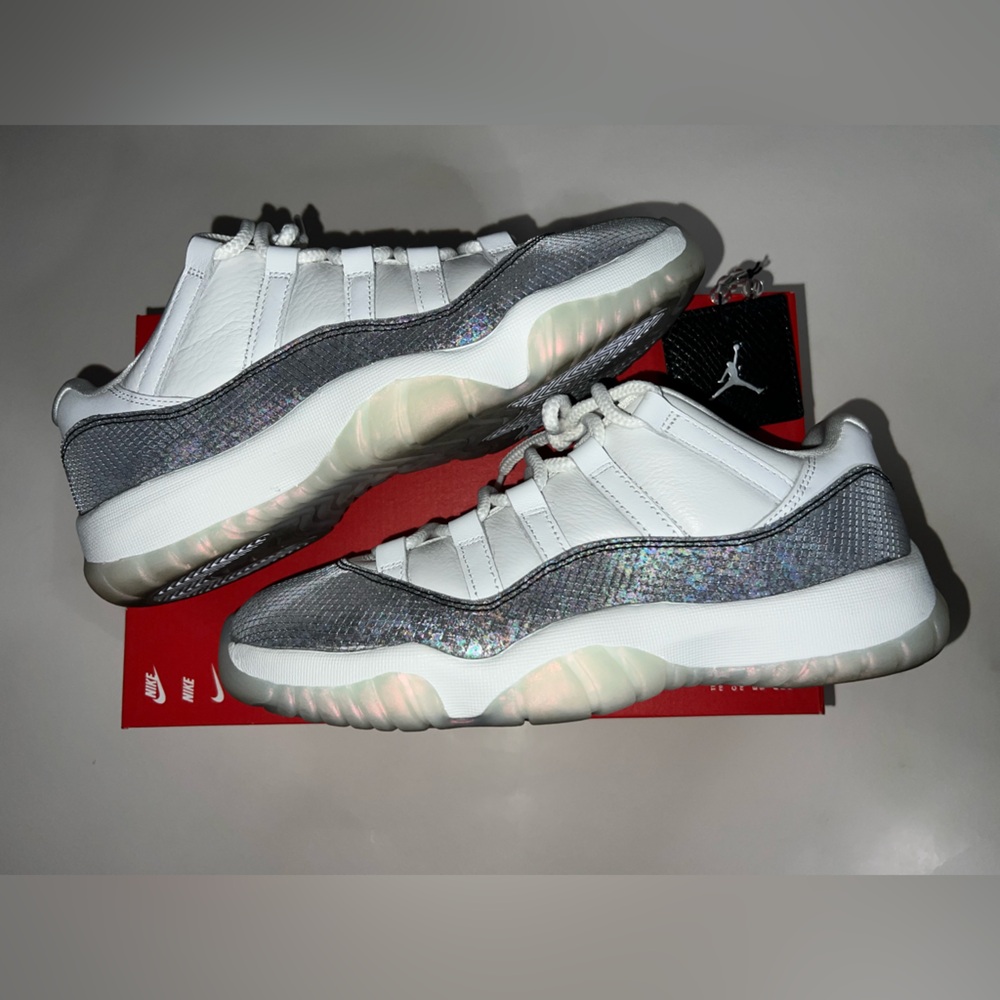 Air Jordan 11 Low Year of the Snake - Picture 7 of 11